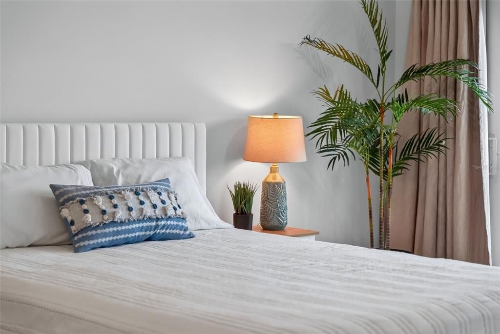 For Sale: $1,090,000 (2 beds, 2 baths, 1217 Square Feet)