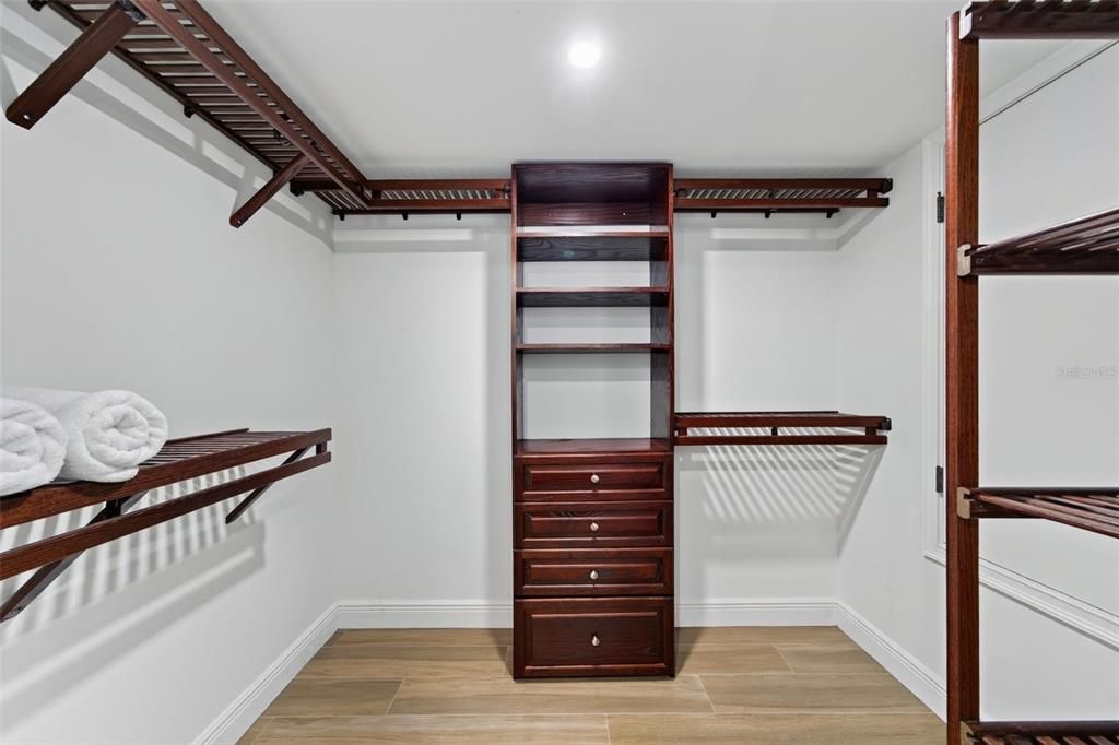 For Sale: $1,090,000 (2 beds, 2 baths, 1217 Square Feet)