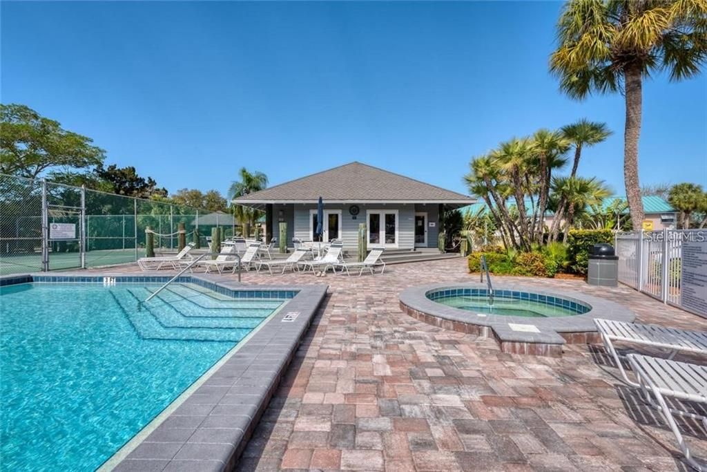 For Sale: $1,090,000 (2 beds, 2 baths, 1217 Square Feet)