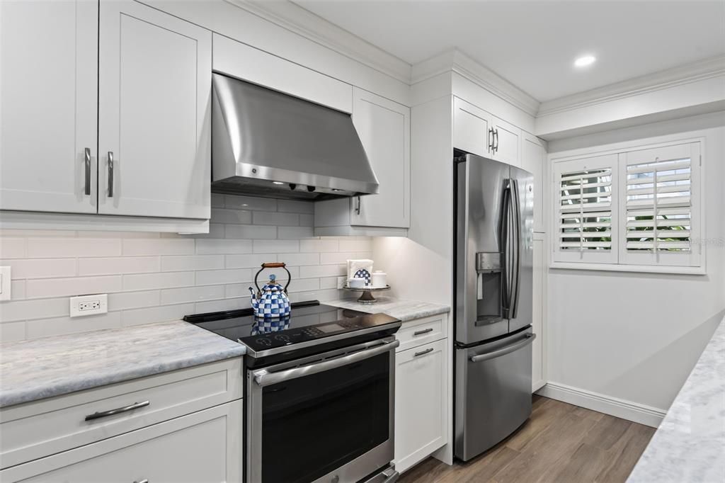 For Sale: $1,090,000 (2 beds, 2 baths, 1217 Square Feet)