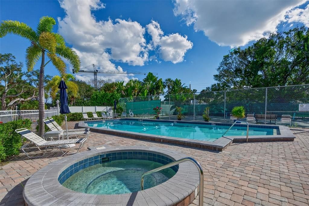 For Sale: $1,090,000 (2 beds, 2 baths, 1217 Square Feet)