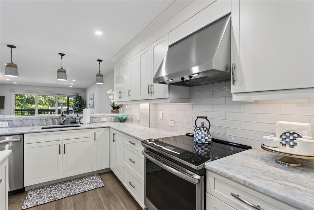 For Sale: $1,090,000 (2 beds, 2 baths, 1217 Square Feet)