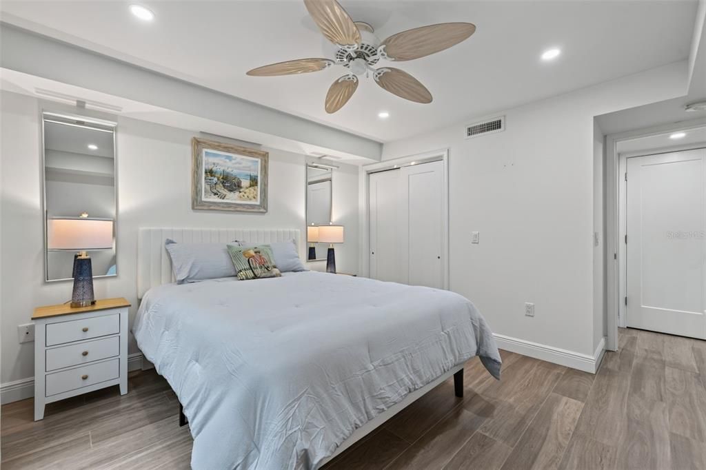 For Sale: $1,090,000 (2 beds, 2 baths, 1217 Square Feet)