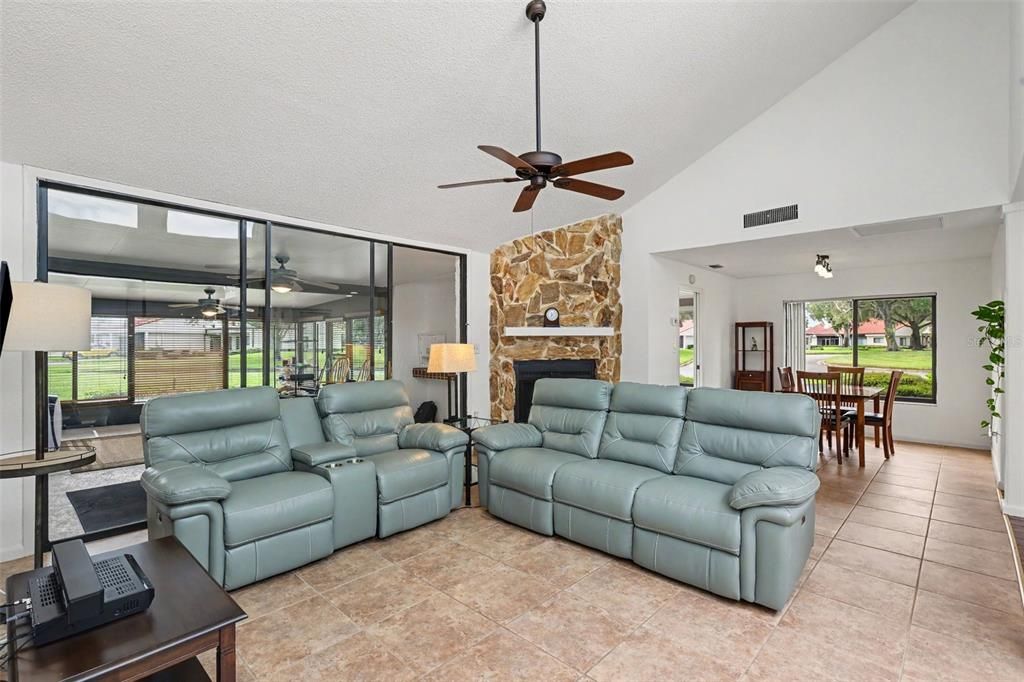 For Sale: $275,000 (3 beds, 2 baths, 1542 Square Feet)
