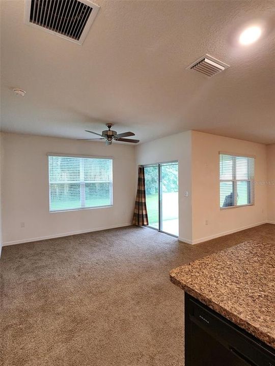 En Venta: $275,000 (3 camas, 2 baños, 1670 Pies cuadrados)