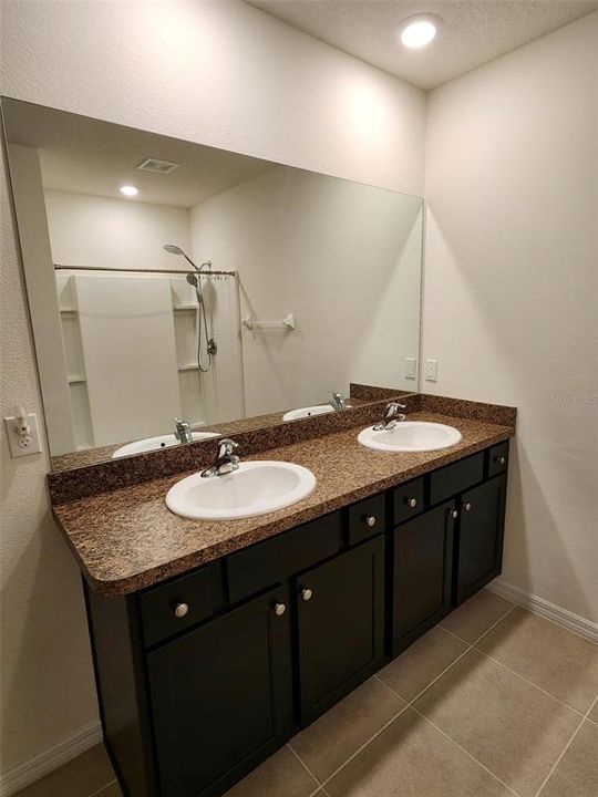 En Venta: $275,000 (3 camas, 2 baños, 1670 Pies cuadrados)