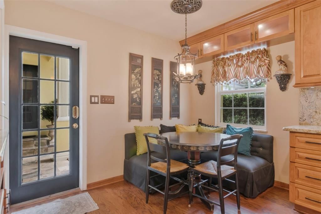En Venta: $1,200,000 (4 camas, 2 baños, 2544 Pies cuadrados)