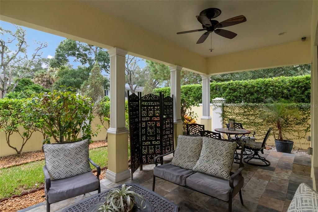 En Venta: $1,200,000 (4 camas, 2 baños, 2544 Pies cuadrados)
