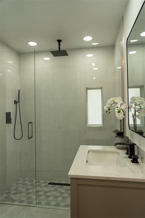 For Sale: $249,500 (3 beds, 2 baths, 1100 Square Feet)