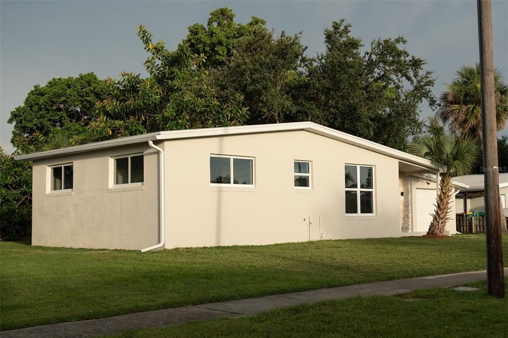 For Sale: $249,500 (3 beds, 2 baths, 1100 Square Feet)
