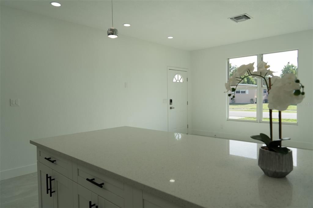 For Sale: $249,500 (3 beds, 2 baths, 1100 Square Feet)
