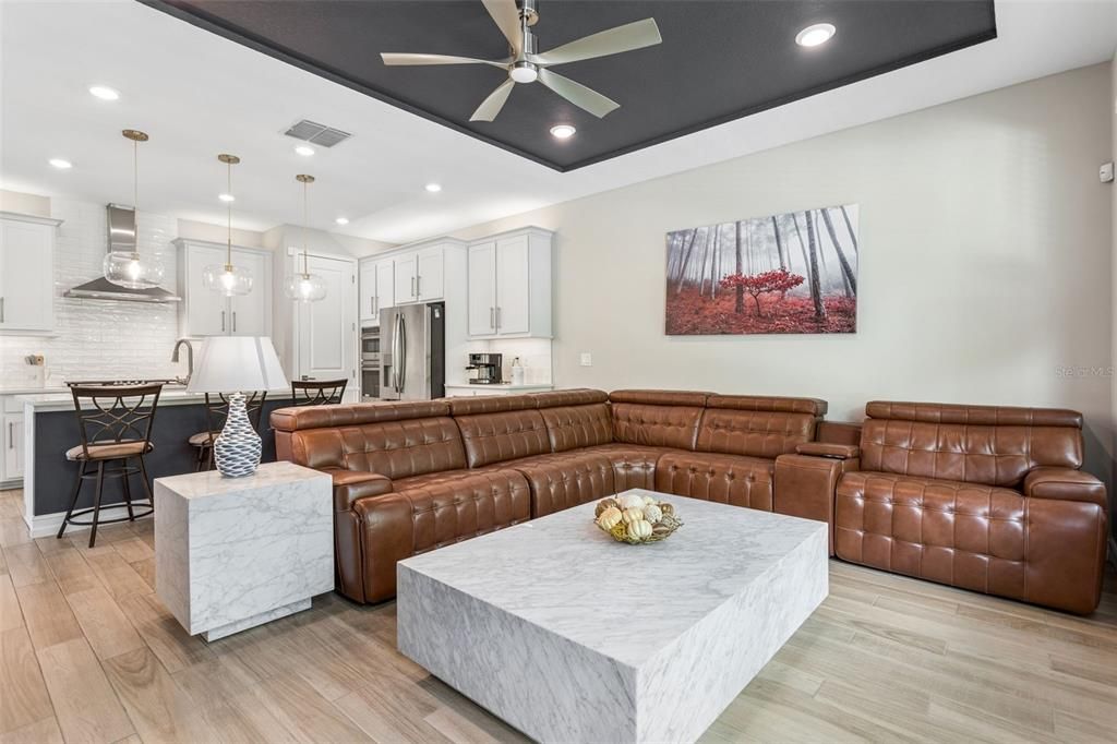 En Venta: $725,000 (4 camas, 3 baños, 2509 Pies cuadrados)