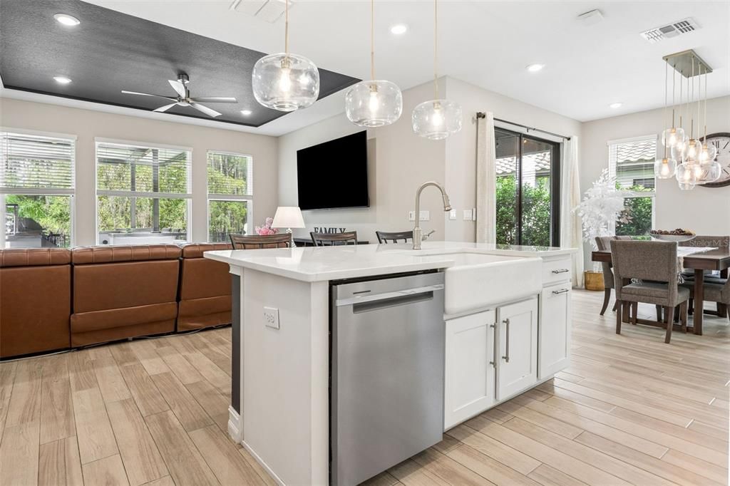 En Venta: $725,000 (4 camas, 3 baños, 2509 Pies cuadrados)