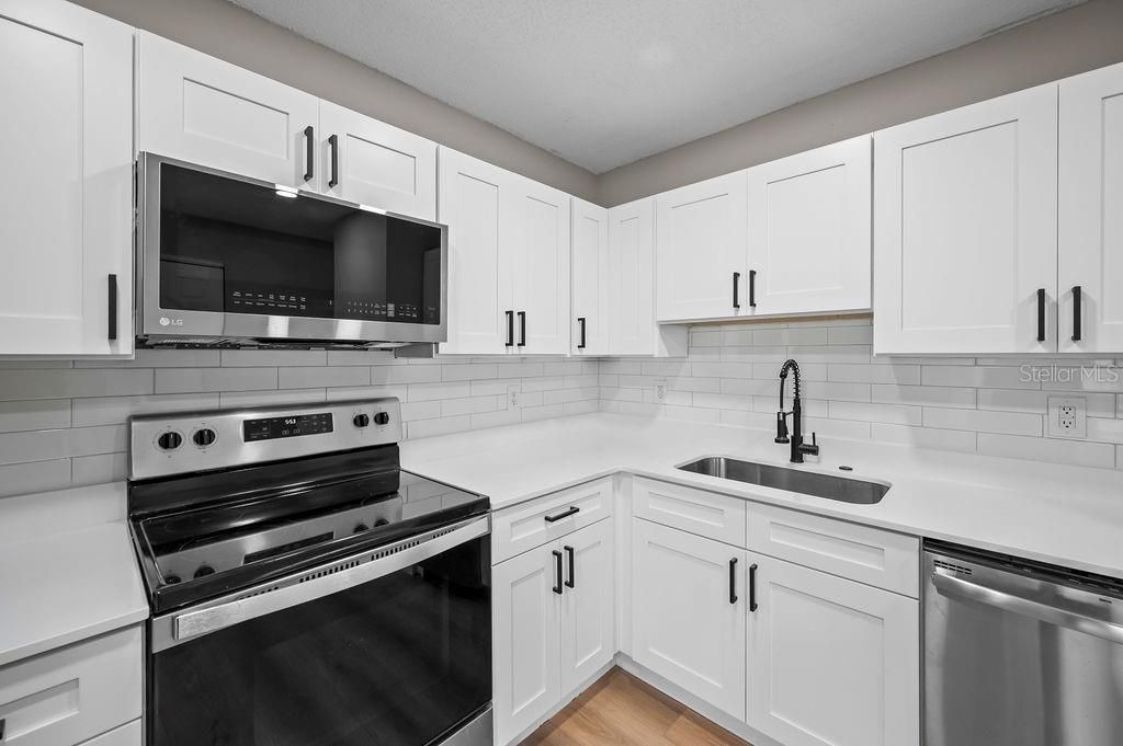 На продажу: $190,000 (2 спален, 1 ванн, 1134 Квадратных фут)