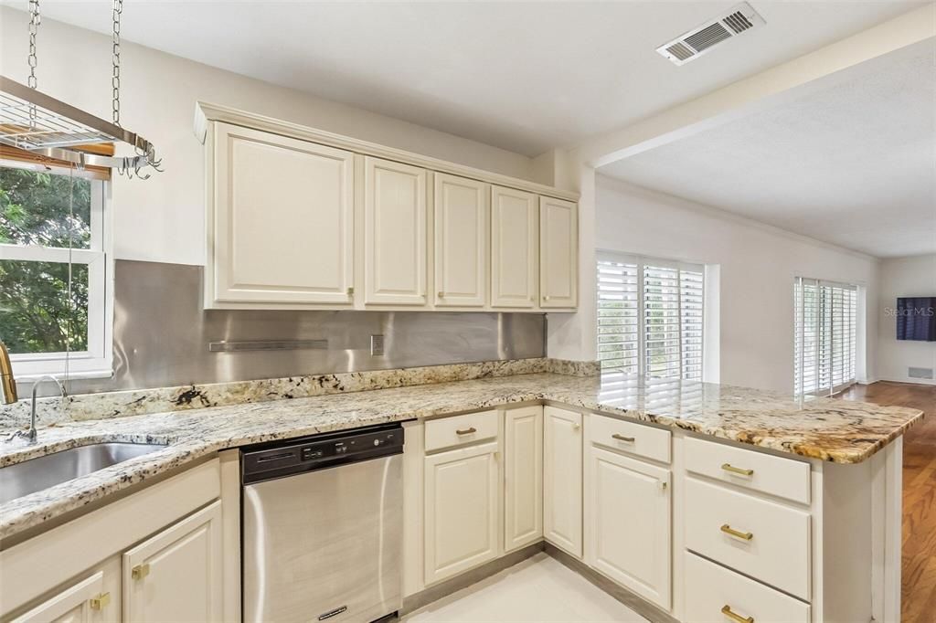 For Sale: $309,000 (2 beds, 2 baths, 1534 Square Feet)