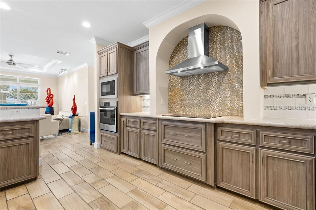 For Sale: $450,000 (2 beds, 2 baths, 2358 Square Feet)