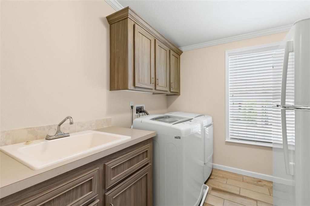 For Sale: $450,000 (2 beds, 2 baths, 2358 Square Feet)