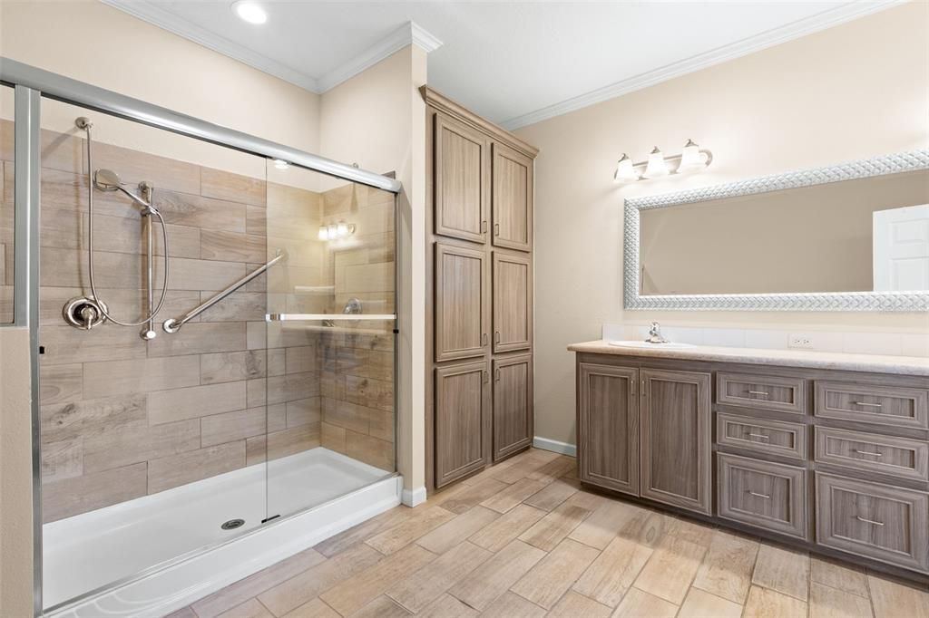 For Sale: $450,000 (2 beds, 2 baths, 2358 Square Feet)