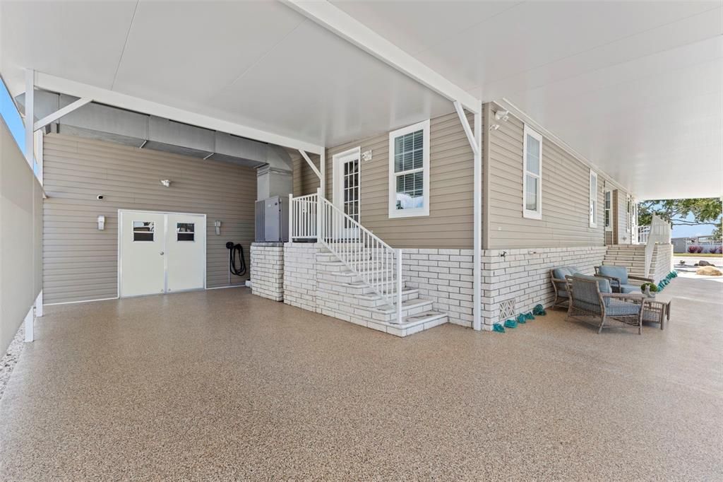 For Sale: $450,000 (2 beds, 2 baths, 2358 Square Feet)