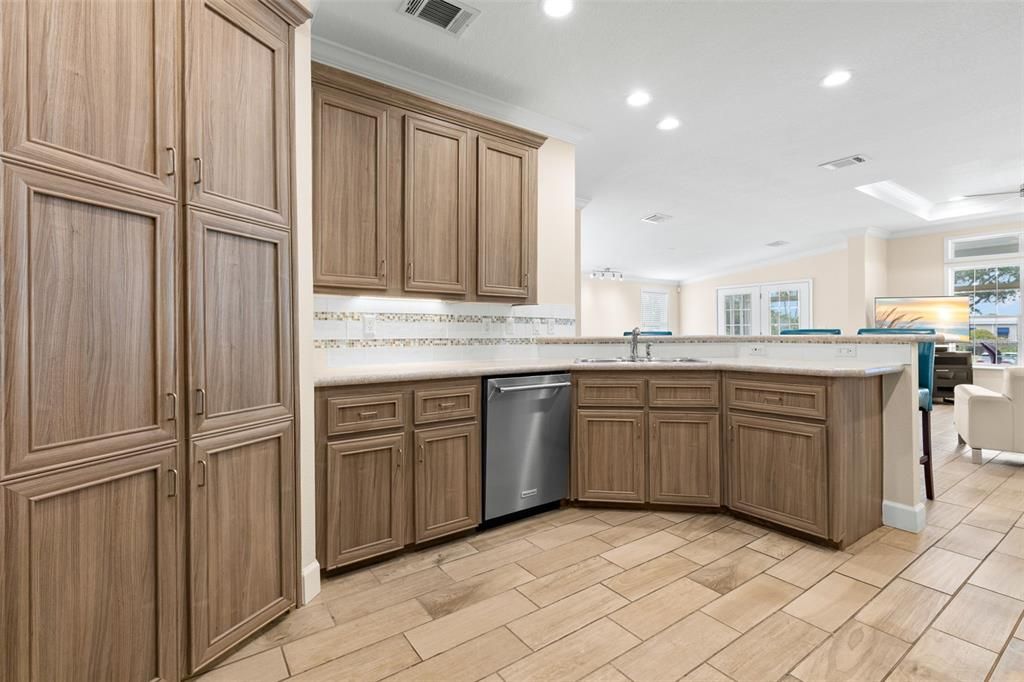 For Sale: $450,000 (2 beds, 2 baths, 2358 Square Feet)