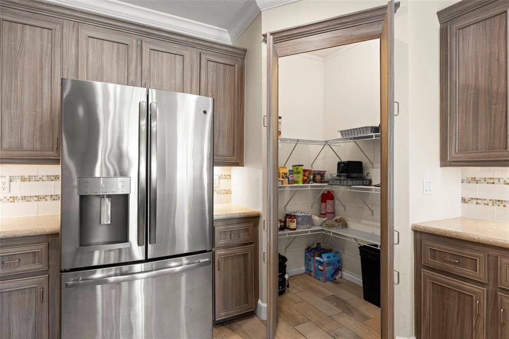 For Sale: $450,000 (2 beds, 2 baths, 2358 Square Feet)