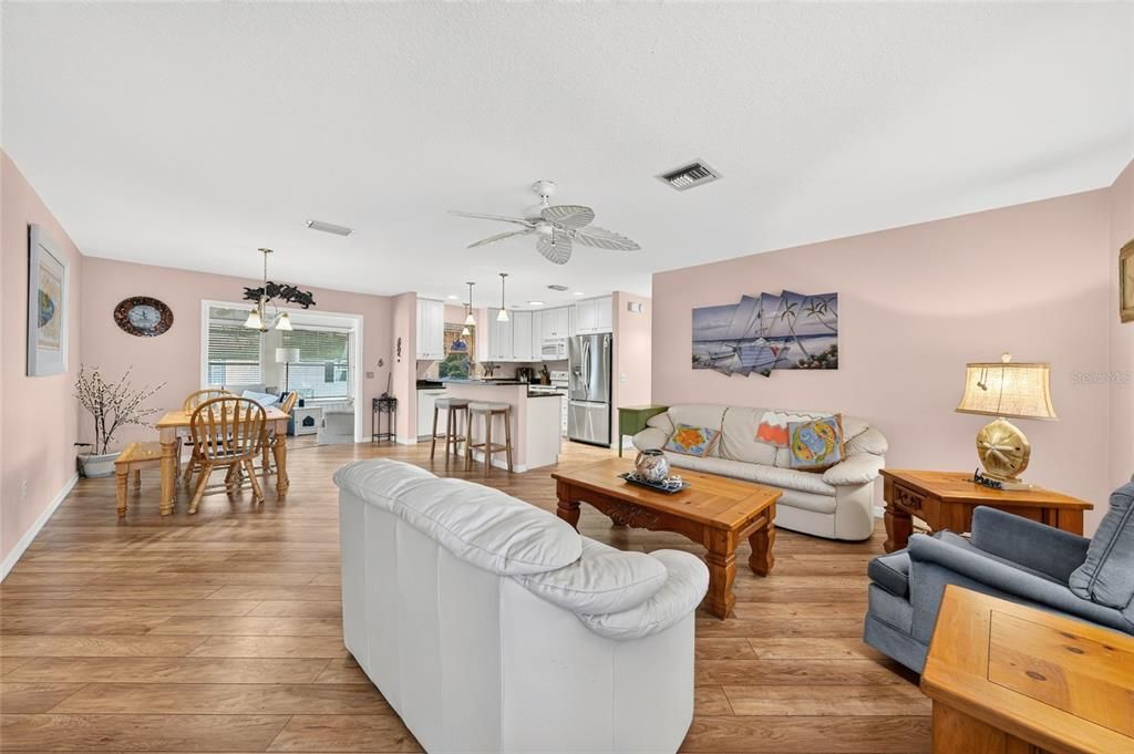 For Sale: $315,000 (3 beds, 2 baths, 1527 Square Feet)