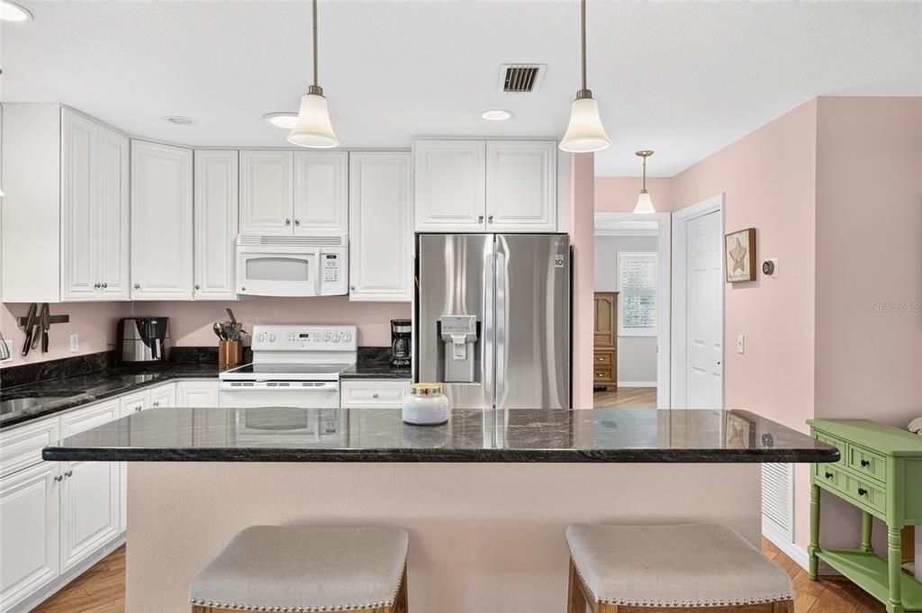 For Sale: $315,000 (3 beds, 2 baths, 1527 Square Feet)
