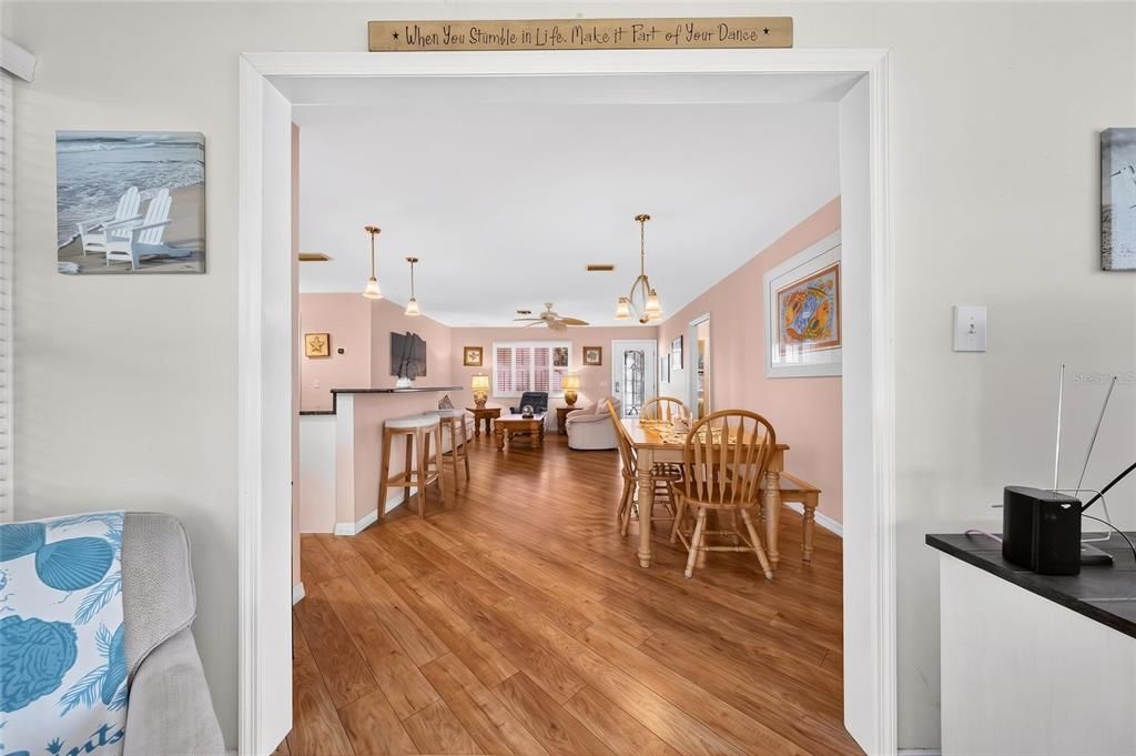 For Sale: $315,000 (3 beds, 2 baths, 1527 Square Feet)