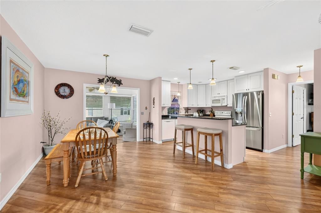 For Sale: $315,000 (3 beds, 2 baths, 1527 Square Feet)