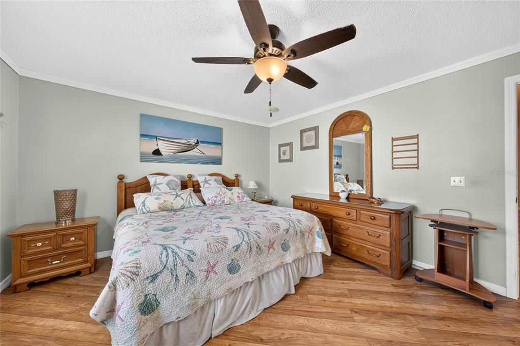For Sale: $315,000 (3 beds, 2 baths, 1527 Square Feet)