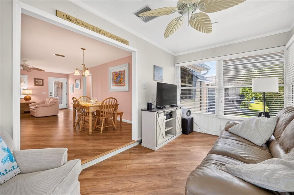 For Sale: $315,000 (3 beds, 2 baths, 1527 Square Feet)