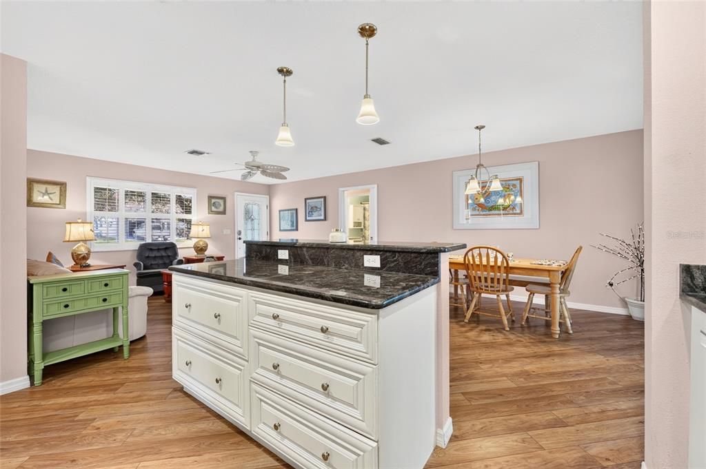 For Sale: $315,000 (3 beds, 2 baths, 1527 Square Feet)