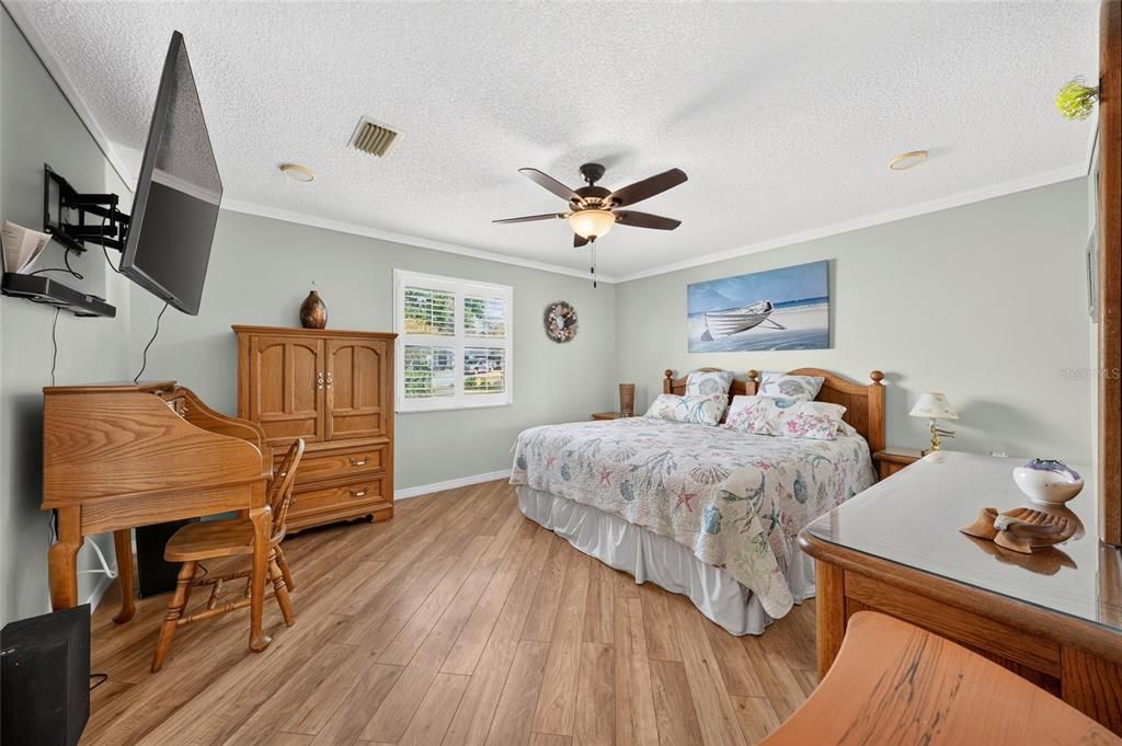 For Sale: $315,000 (3 beds, 2 baths, 1527 Square Feet)