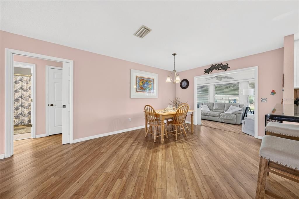 For Sale: $315,000 (3 beds, 2 baths, 1527 Square Feet)