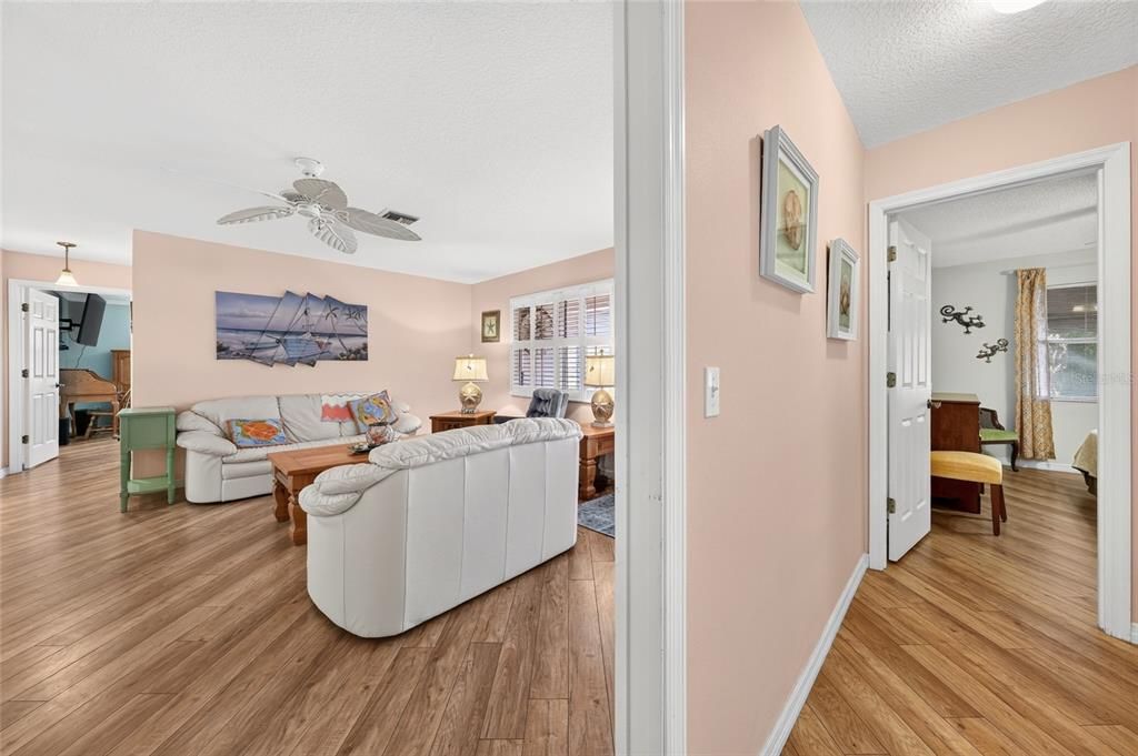 For Sale: $315,000 (3 beds, 2 baths, 1527 Square Feet)