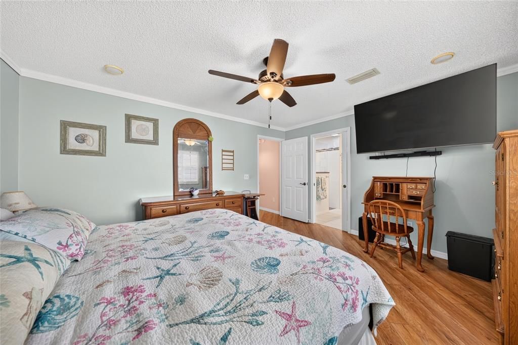 For Sale: $315,000 (3 beds, 2 baths, 1527 Square Feet)