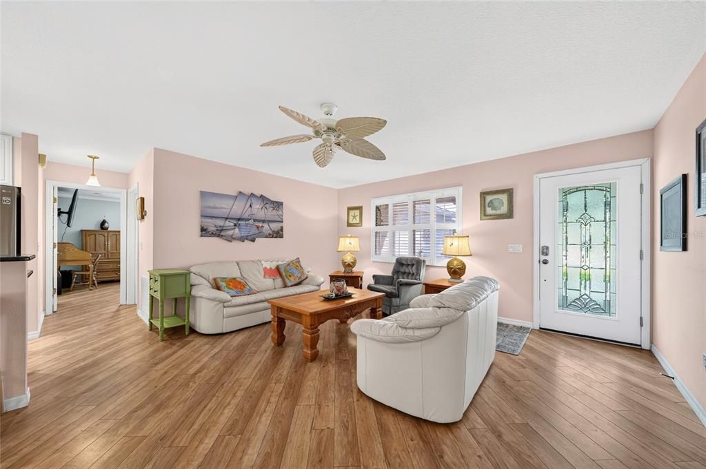 For Sale: $315,000 (3 beds, 2 baths, 1527 Square Feet)
