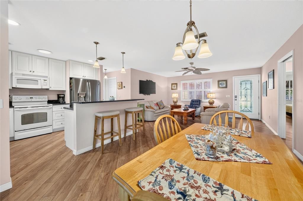 For Sale: $315,000 (3 beds, 2 baths, 1527 Square Feet)