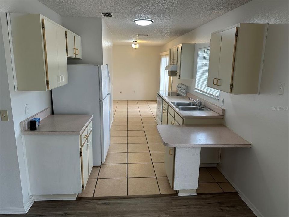 В аренду: $1,350 (3 спален, 2 ванн, 1152 Квадратных фут)