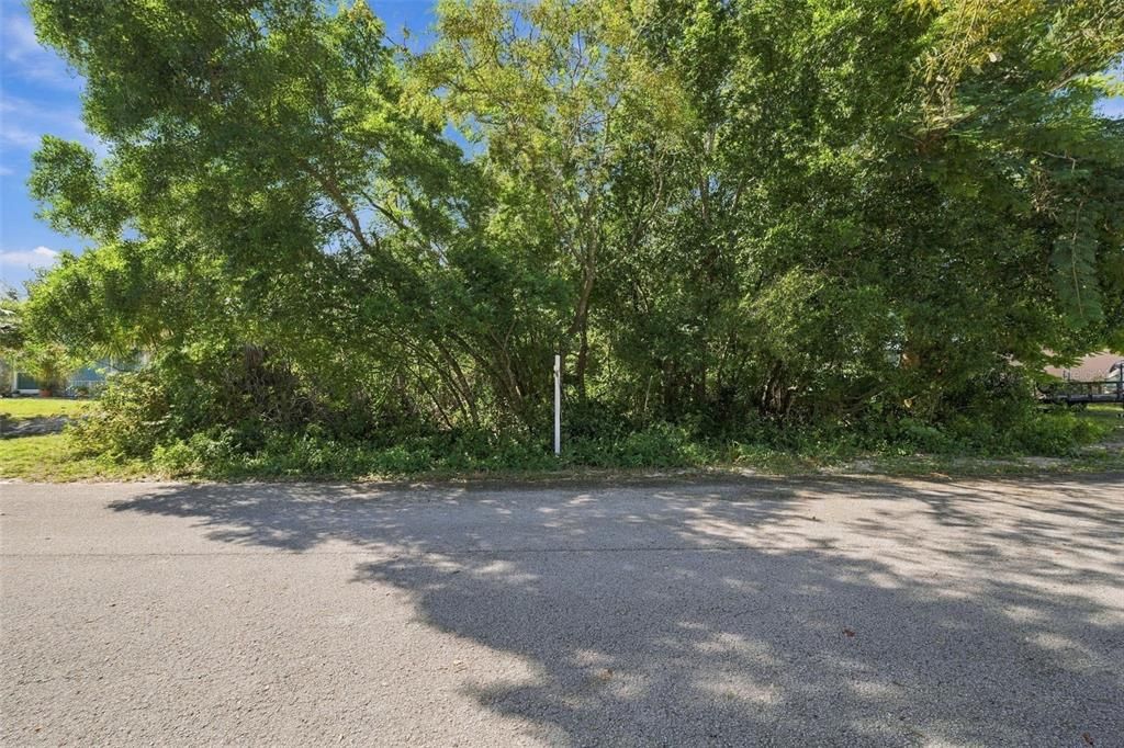 На продажу: $60,000 (0.23 acres)