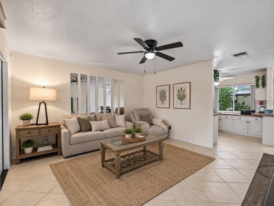 For Sale: $185,000 (2 beds, 2 baths, 912 Square Feet)