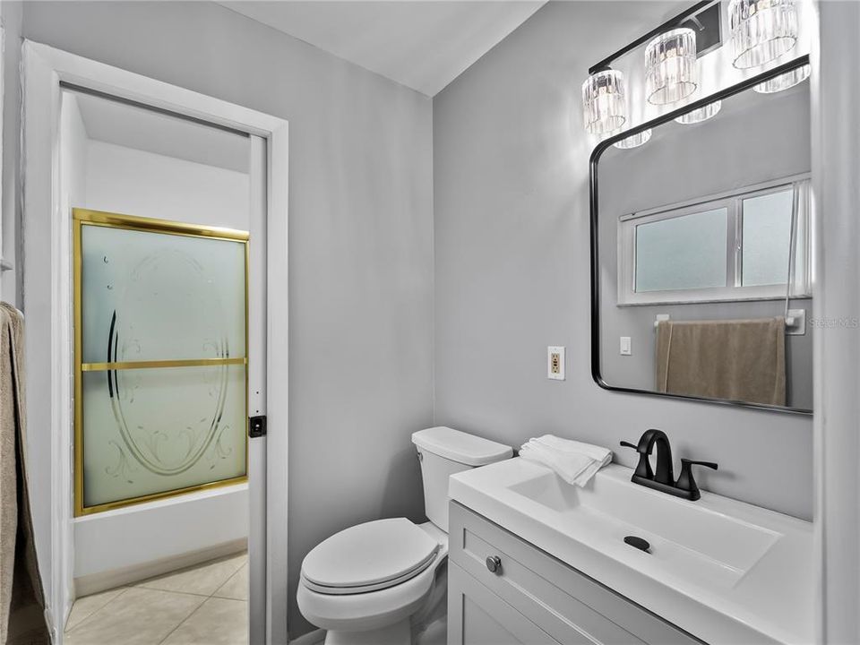 For Sale: $185,000 (2 beds, 2 baths, 912 Square Feet)