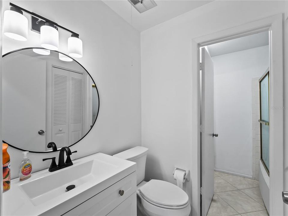 For Sale: $185,000 (2 beds, 2 baths, 912 Square Feet)