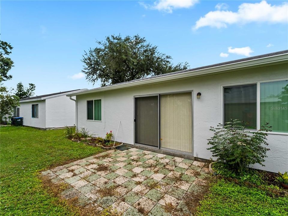 For Sale: $185,000 (2 beds, 2 baths, 912 Square Feet)