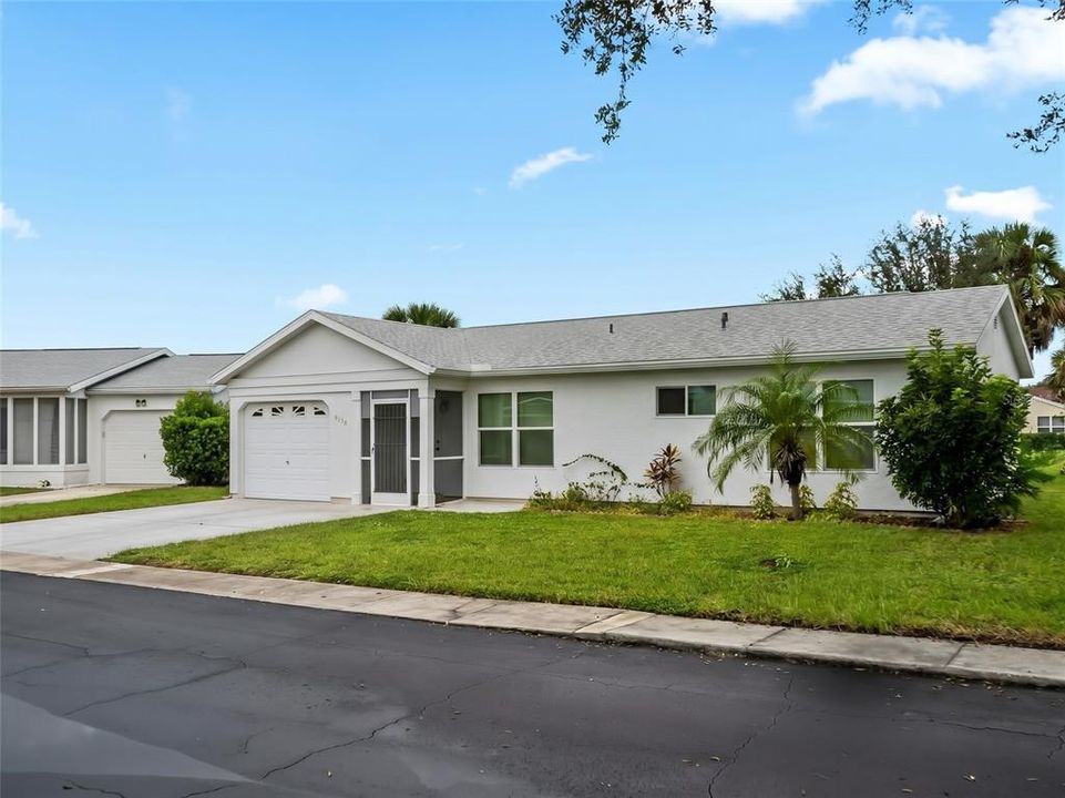 For Sale: $185,000 (2 beds, 2 baths, 912 Square Feet)