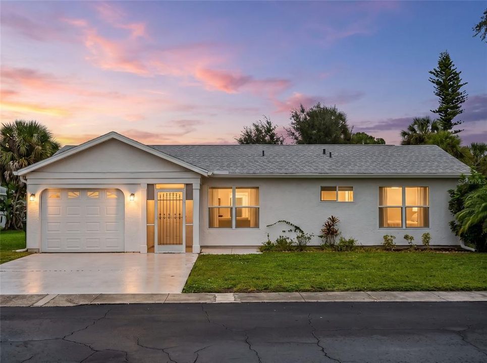 For Sale: $185,000 (2 beds, 2 baths, 912 Square Feet)