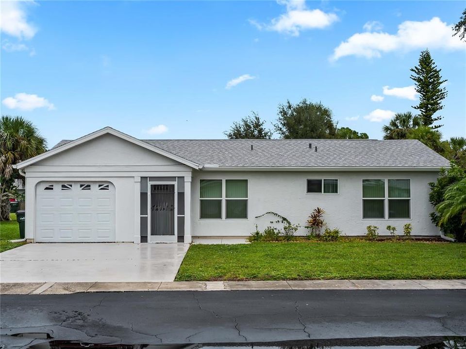 For Sale: $185,000 (2 beds, 2 baths, 912 Square Feet)