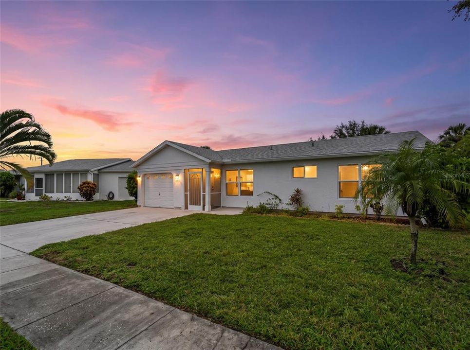 For Sale: $185,000 (2 beds, 2 baths, 912 Square Feet)