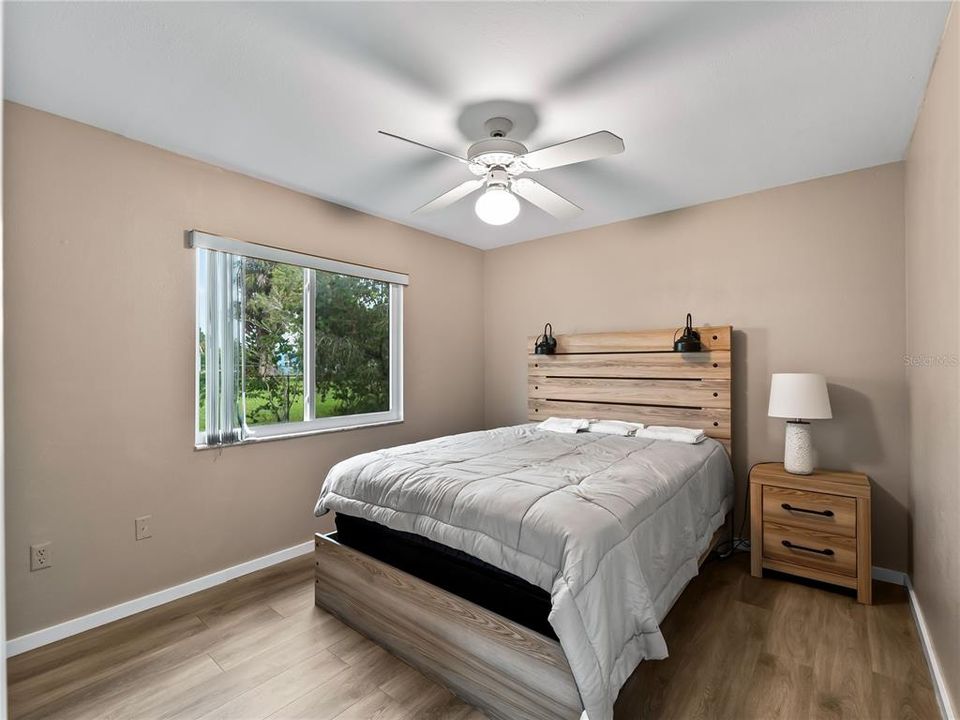 For Sale: $185,000 (2 beds, 2 baths, 912 Square Feet)
