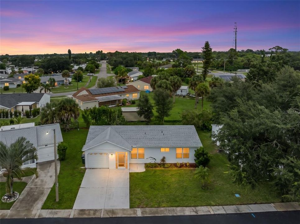 For Sale: $185,000 (2 beds, 2 baths, 912 Square Feet)